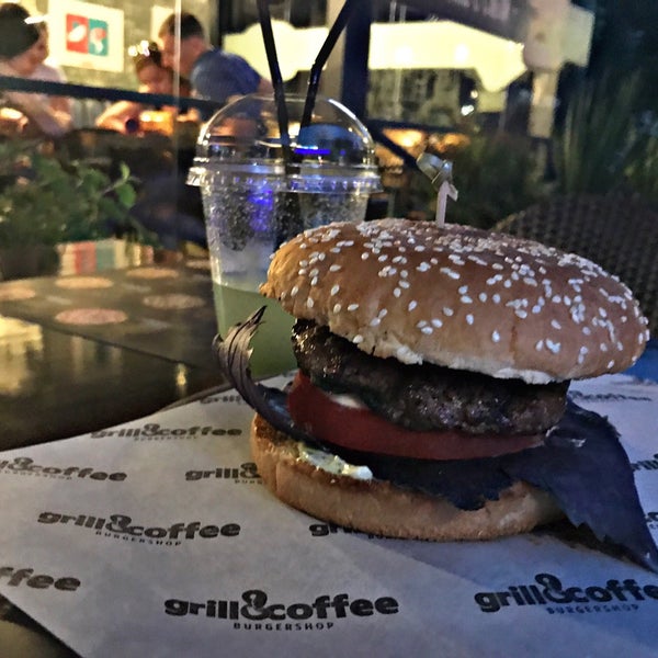 Foto scattata a Grill&amp;Сoffee Burgershop da Kamelia B. il 6/18/2017