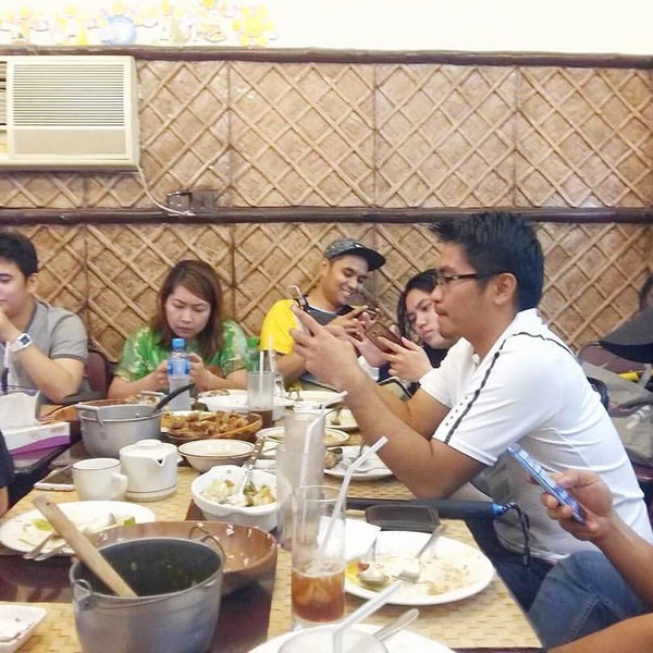 3/16/2016에 Ric A.님이 Bahay Kubo Restaurant에서 찍은 사진
