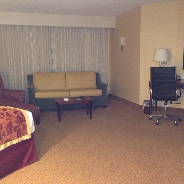Foto diambil di Clinton Inn Hotel oleh Cyna Y. pada 1/22/2014