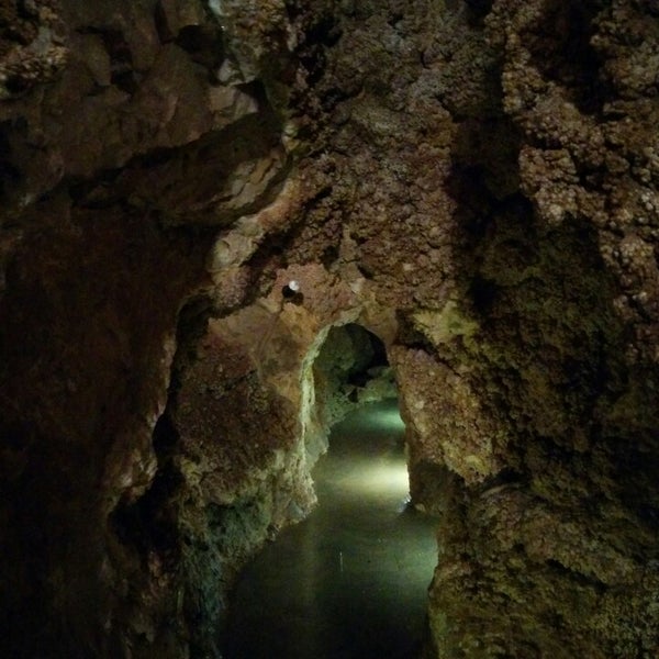 Снимок сделан в Szemlő-hegyi-barlang пользователем Alexandra Z. 6/18/2014