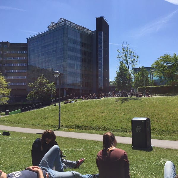 Foto tirada no(a) Vrije Universiteit Brussel - Brussels Humanities, Sciences &amp; Engineering Campus por Femke V. em 5/13/2015