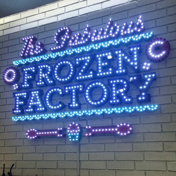 10/12/2015에 Marce L.님이 The Fabulous Frozen Factory에서 찍은 사진