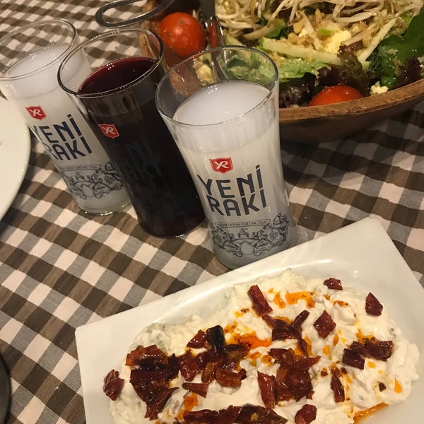 Снимок сделан в Yalı Restaurant пользователем Melekşen K. 12/16/2019