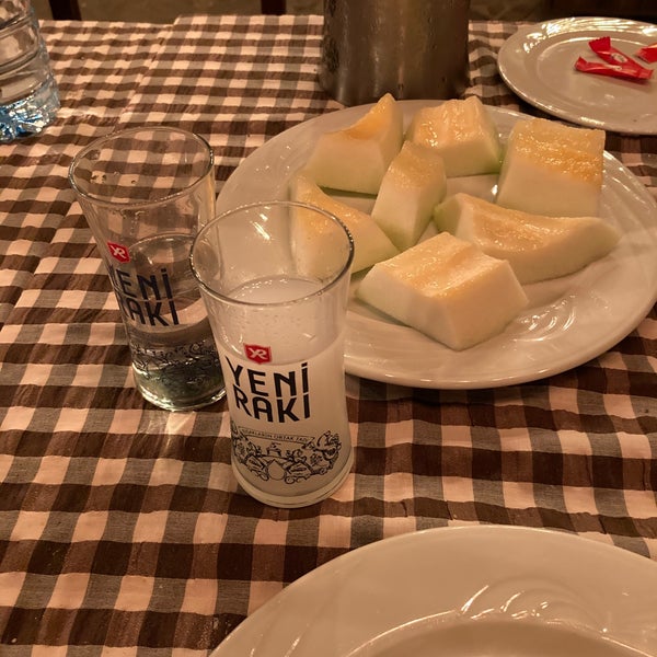 Das Foto wurde bei Yalı Restaurant von Melekşen K. am 9/5/2020 aufgenommen