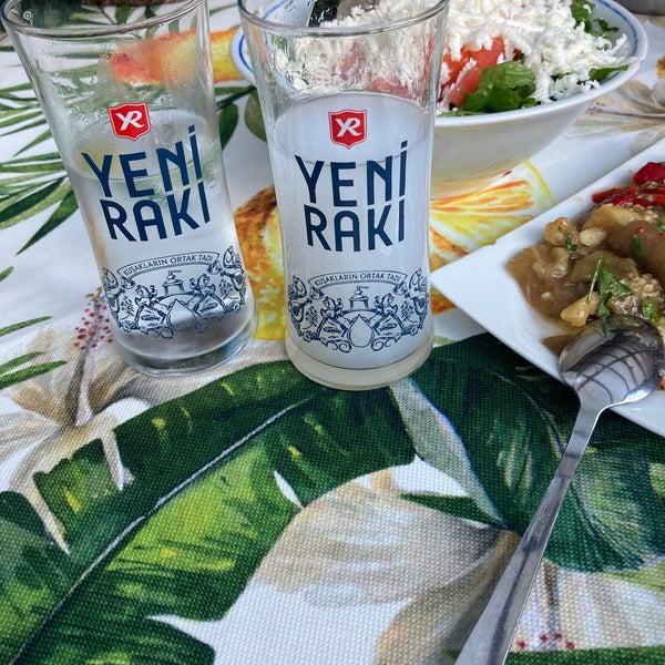 Снимок сделан в Yalı Restaurant пользователем Melekşen K. 10/29/2020