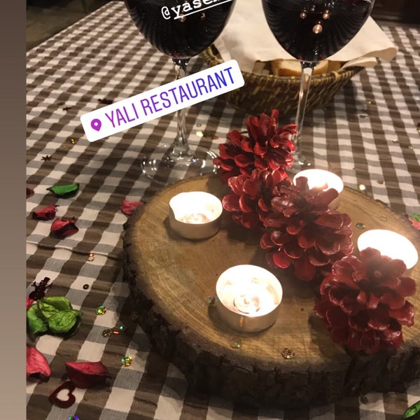 Das Foto wurde bei Yalı Restaurant von Melekşen K. am 12/31/2019 aufgenommen