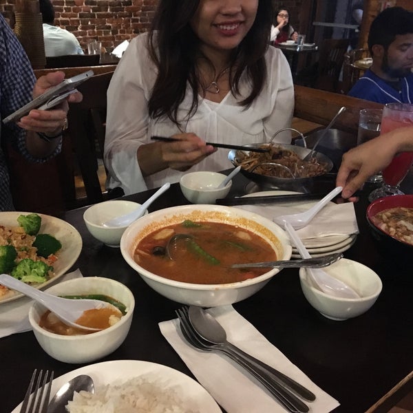 Foto scattata a Penang Malaysian Cuisine da Aisar Q. il 5/20/2017