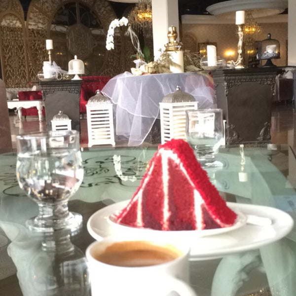 Photo taken at Tea club by Majed W. on 2/22/2015