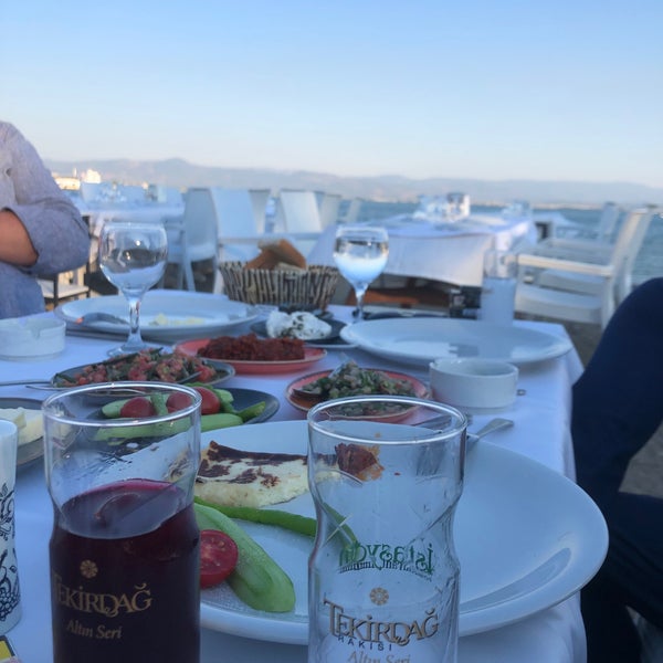 Foto diambil di İstasyon Restaurant oleh Emrah pada 7/17/2022