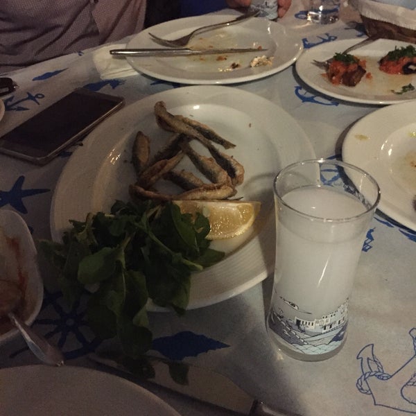 Das Foto wurde bei ÇimÇim Restaurant von Bariş D. am 12/2/2016 aufgenommen