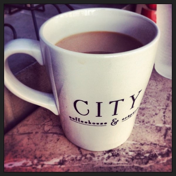 Foto diambil di City Coffee House &amp; Creperie oleh Allison B. pada 1/12/2014