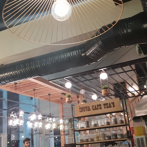 Foto diambil di Inova Cafe Lounge oleh İpek Y. pada 10/16/2018