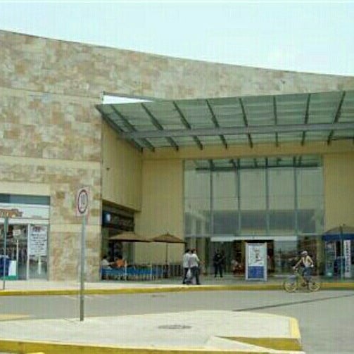 Photo taken at Centro Comercial Cruz del Sur by Vero A. on 4/17/2016