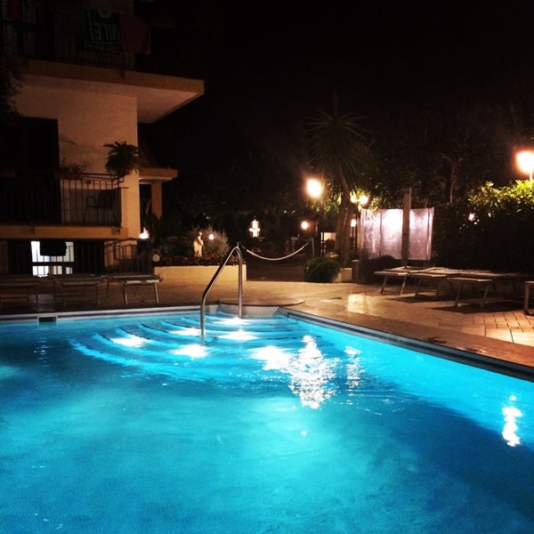 รูปภาพถ่ายที่ Hotel Florida Sorrento โดย Hernan D. เมื่อ 10/1/2014