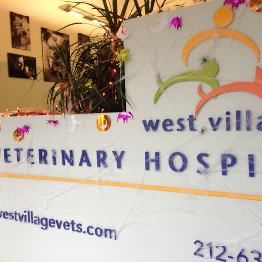 10/25/2012 tarihinde Mike S.ziyaretçi tarafından West Village Veterinary Hospital'de çekilen fotoğraf