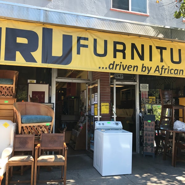 Photo taken at Uhuru Furniture &amp; Collectibles by Miguel C. on 9/23/2016