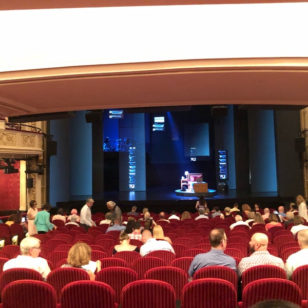 Photo taken at Royal Alexandra Theatre by Lucy C. on 7/6/2019