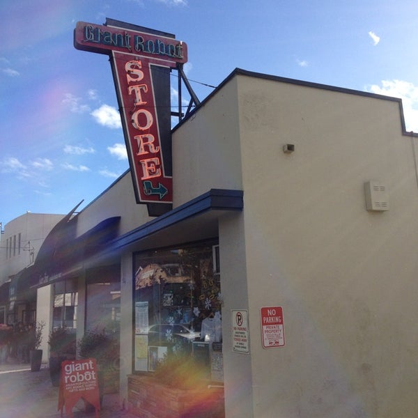 Foto tomada en Giant Robot Store  por Rick E. el 1/6/2013