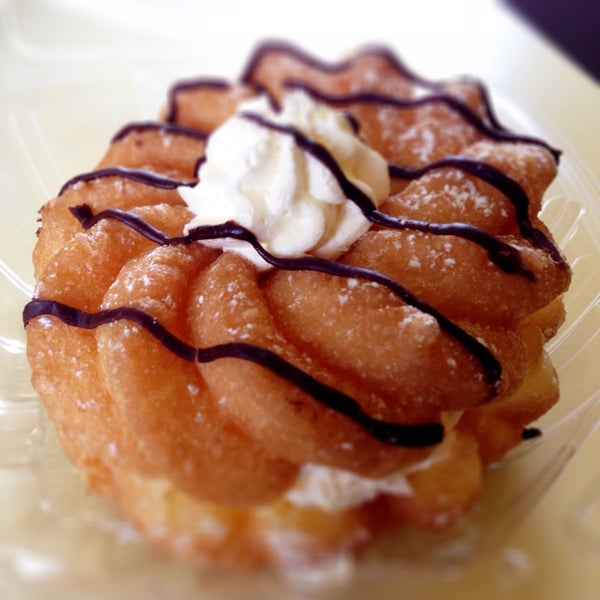 Снимок сделан в Spudnuts Donuts пользователем Yui C. 3/23/2014