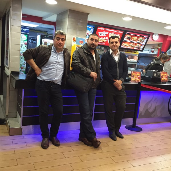 รูปภาพถ่ายที่ Burger King โดย Ibrahim B. เมื่อ 12/6/2014