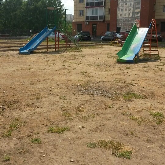 Ленинградский двор. Двор 22. Детские дворовые площадки сергиев посад. Город каган бухарской области 2 микрорайон. Двор 22.