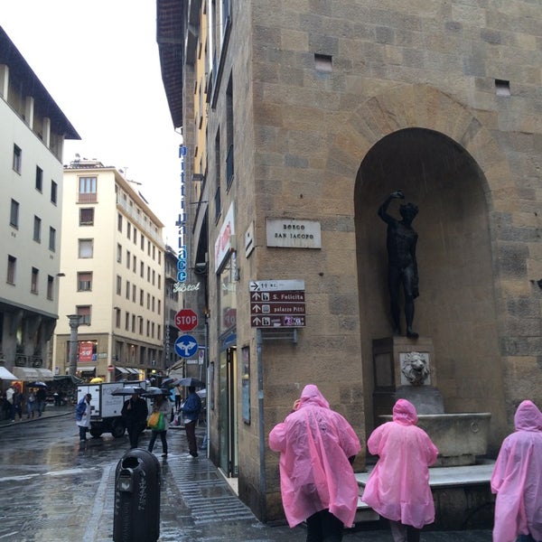 Foto diambil di Borgo San Jacopo oleh Roman U. pada 5/3/2014