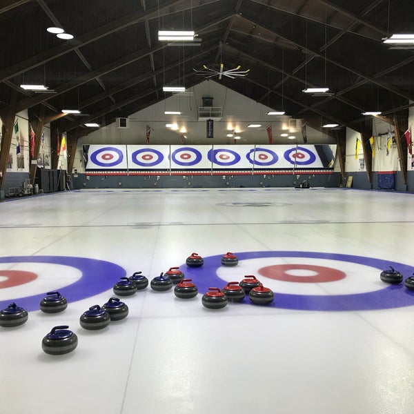 Photo taken at Toronto Cricket Skating and Curling Club by Flora Z. on 3/29/2018