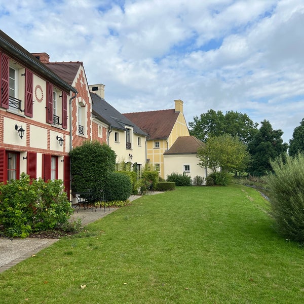 Photo taken at Hôtel Marriott&#39;s Village d&#39;Île-de-France by Mohammed A. on 8/7/2023