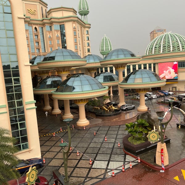 Foto diambil di Sunway Resort Hotel &amp; Spa oleh Alhakim A. pada 9/30/2023