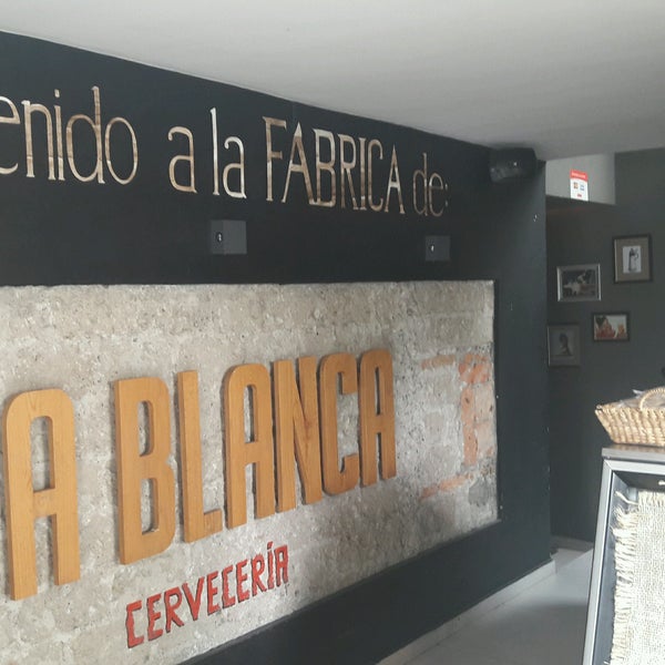 รูปภาพถ่ายที่ Cervecería La Blanca โดย Evelyn H. เมื่อ 7/23/2016