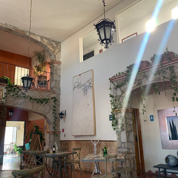 รูปภาพถ่ายที่ La Fortaleza Restaurante โดย Verónica R. เมื่อ 2/21/2021