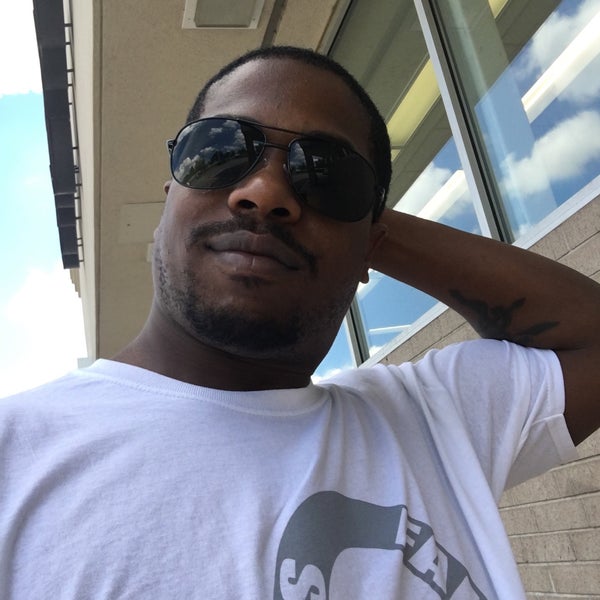 Walgreens Saint Charlesの薬局