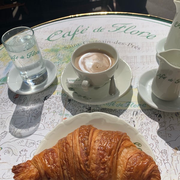 7/29/2020 tarihinde Blaire F.ziyaretçi tarafından Café de Flore'de çekilen fotoğraf