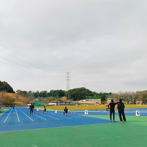 新聞掲載 弊社の施工した 国士館大学陸上競技場スタンドテントか掲載されました 丸八テントブログ