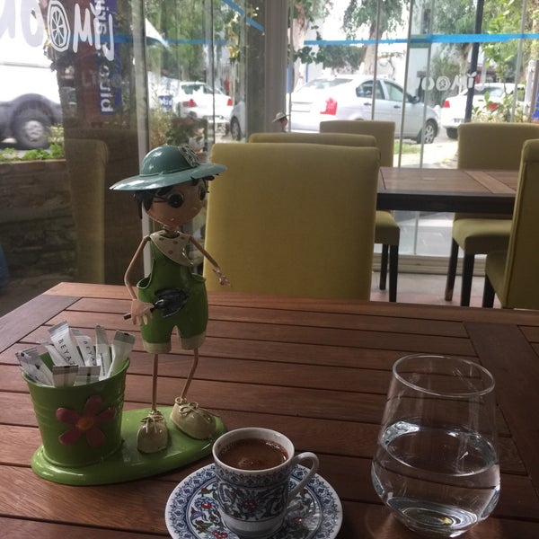 Das Foto wurde bei Limoon Café &amp; Restaurant von Vildan Ü. am 11/9/2016 aufgenommen