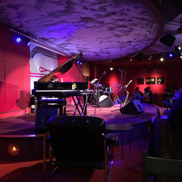 Photo taken at Vertigo Jazz Club &amp; Restaurant by Alexis H. on 9/4/2015