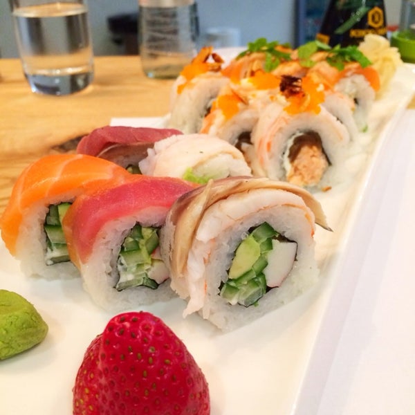Foto tirada no(a) Sushi Corner por Alexis H. em 8/3/2014