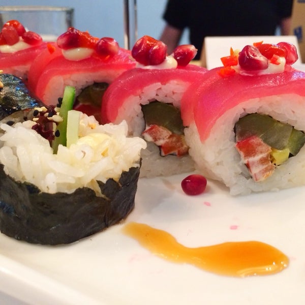 Foto tirada no(a) Sushi Corner por Alexis H. em 6/12/2014