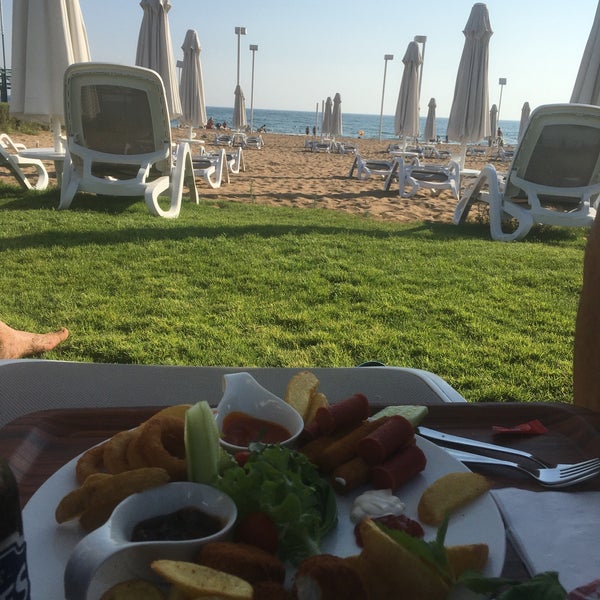 Photo taken at Q Beach Restaurant Lounge by Fatih T. on 9/8/2020