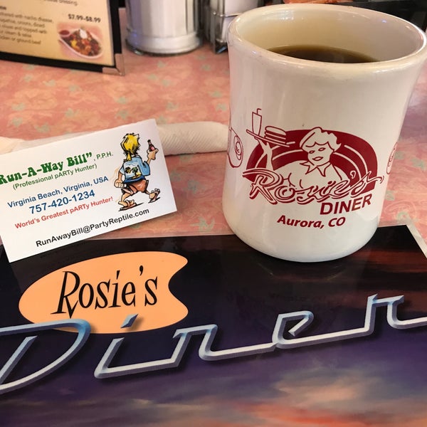 รูปภาพถ่ายที่ Rosie&#39;s Diner โดย RunAway B. เมื่อ 6/5/2017