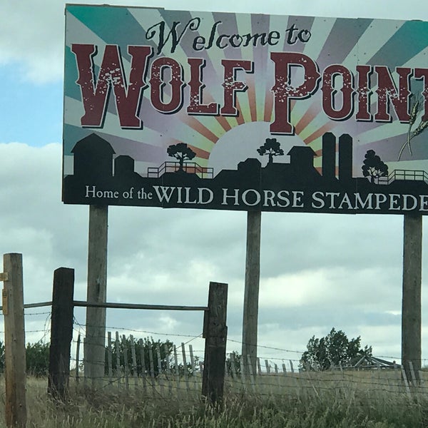 Волк пожарник. Wolf point монтана. Чикаго район аптаун. Чикаго вест башня. Стартап волки.