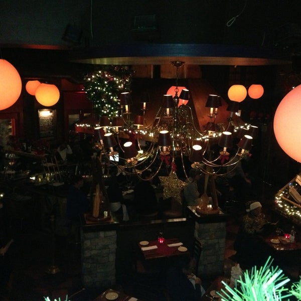 รูปภาพถ่ายที่ Garage Restaurant &amp; Cafe โดย Kate M. เมื่อ 12/31/2012