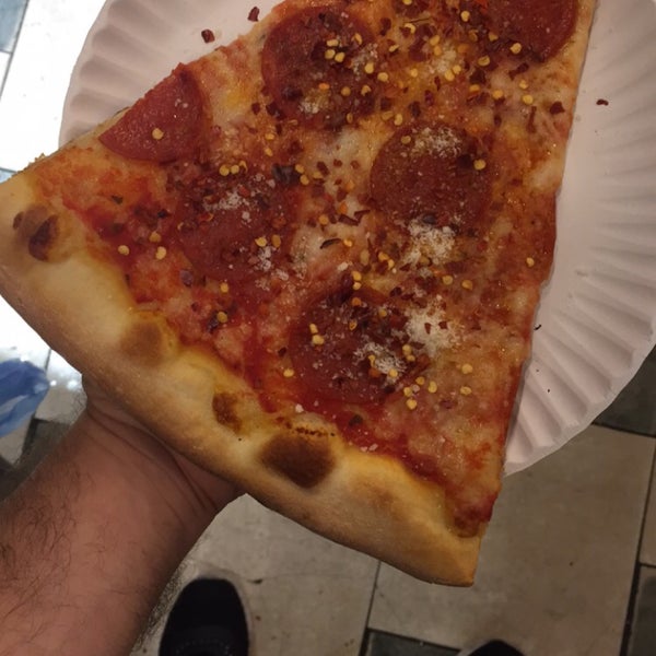 8/28/2016にNicky D.がRay&#39;s Pizzaで撮った写真