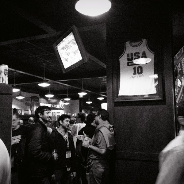 3/9/2013에 Baratunde님이 Champions Restaurant &amp; Sports Bar에서 찍은 사진