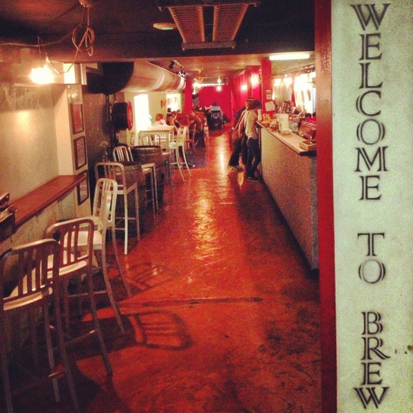 4/25/2013에 Karina L.님이 Brew Cafe &amp; Wine Bar에서 찍은 사진
