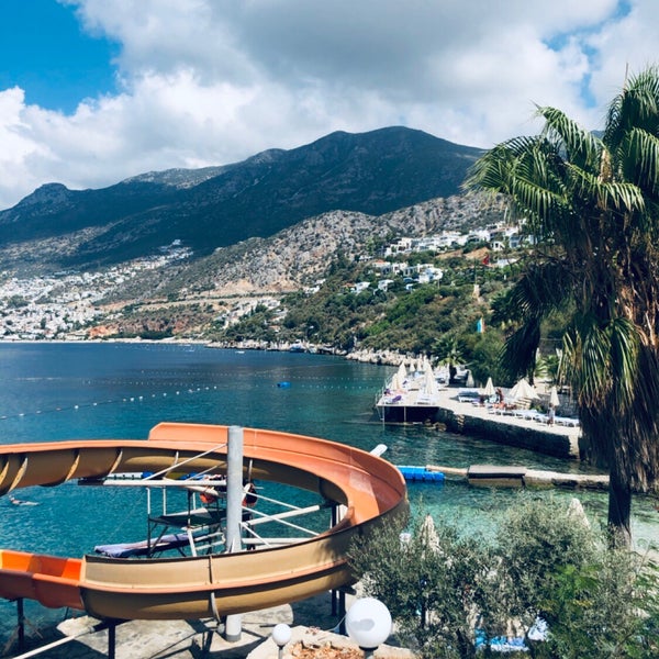 Kalkan beach park hotel. Изумрудный пляж калкан. Калкан турция. Kalkan beach park hotel. Каш калкан турция.