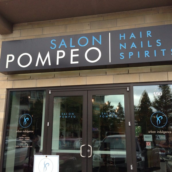 รูปภาพถ่ายที่ Salon Pompeo โดย Samuel C. เมื่อ 6/1/2013