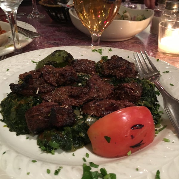 Foto scattata a Turkish Cuisine da Tracy L. il 11/15/2015