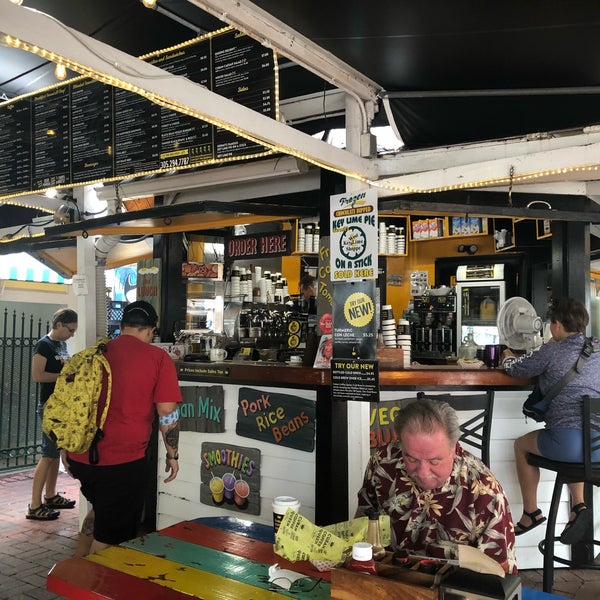 Foto scattata a Cuban Coffee Queen -Downtown da Tracy L. il 3/20/2019