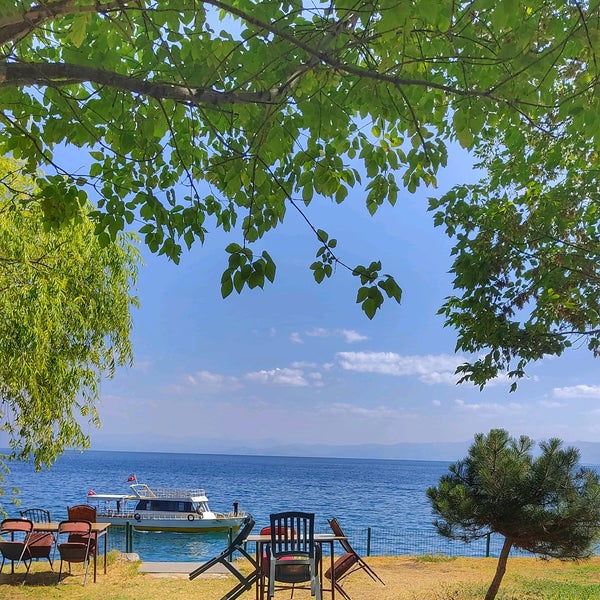 ahlat ogretmenevi edificio em ahlat